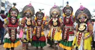 ಕಿತ್ತೂರು ವಿಜಯೋತ್ಸವ: ಕಲಾವಿದರಿಗೆ ಮನಸೋತ ಜನಸಾಗರ