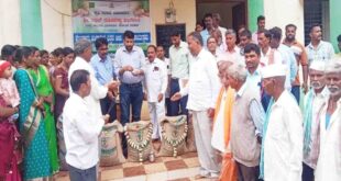 ಕೃಷಿ ಇಲಾಖೆಯ ಕೇಂದ್ರದಲ್ಲಿ ರೈತರಿಗೆ ಭತ್ತದ ಬಿಜ ವಿತರಣೆ ಮಾಡಿದ ಶಾಸಕ ವಿಠ್ಠಲ ಹಲಗೇಕರ