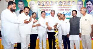 ಮೂಡಲಗಿ , ಗೋಕಾಕ ತಾಲ್ಲೂಕು ಸೇರಿ ೫೧೯.೭೨ ಕೋಟಿ ರೂಪಾಯಿಗಳನ್ನು ಶೂನ್ಯ ಬಡ್ಡಿದರದಲ್ಲಿ ರೈತರಿಗೆ ವಿತರಿಸಿದ DCCBANK: ಬಾಲಚಂದ್ರ ಜಾರಕಿಹೊಳಿ