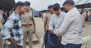 ಬೆಳಗಾವಿ ಕೇಂದ್ರ ಬಸ್ ನಿಲ್ದಾಣದಲ್ಲಿ ತಲಾಶ್ ನಡೆಸಿದ ಪೊಲೀಸರು (