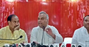 RSS ಮನುಸ್ಮೃತಿಯನ್ನು ಬಿಜೆಪಿ ಮುಖಂಡರು ಅವರ ಮನೆಯಲ್ಲಿ ಜಾರಿಗೆ ತರಲಿ: ಸಚಿವ ಪ್ರಿಯಾಂಕ ಖರ್ಗೆ