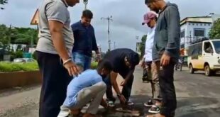 ಉದ್ಯಮಭಾಗ ಮುಖ್ಯರಸ್ತೆಯ ಅಪಾಯಕಾರಿ ಗುಂಡಿಗಳನ್ನು ಮುಚ್ಚಿದ ಯಂಗ್ ಬೆಳಗಾವಿ ಫೌಂಡೇಶನ್