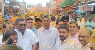 ಗೋಕಾಕ ಜಾತ್ರೆ:ದೇವಿಯರ ದರ್ಶನ ಪಡೆದ ಸಚಿವ ಸತೀಶ ಜಾರಕಿಹೊಳಿ ಹಾಗೂ ಪುತ್ರ ರಾಹುಲ್