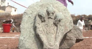 ಐತಿಹಾಸಿಕ ಲಕ್ಕುಂಡಿಯಲ್ಲಿ ಅಪರೂಪದ ತ್ರಿಮುಖ ನಾಗಶಿಲೆ ಪತ್ತೆ