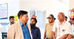 ಜಮಖಂಡಿ ಆಸ್ಪತ್ರೆಗೆ ಡಿಸಿ ಸಂಗಪ್ಪ ದಿಢೀರ್ ಭೇಟಿ: ದೂರು ನೀಡಿದ್ದ ಸಾರ್ವಜನಿಕರ ಸಮ್ಮುಖದಲ್ಲೇ ಅಧಿಕಾರಿಗಳಿಗೆ ತರಾಟೆ!