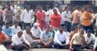 ಬಾಗಲಕೋಟೆ ಕಲ್ಲು ತೂರಾಟದ ಕಿಚ್ಚು: ಮುಧೋಳದಲ್ಲಿ ಬೃಹತ್ ಪ್ರತಿಭಟನೆ, ಮಾನವ ಸರಪಳಿ ನಿರ್ಮಿಸಿ ಆಕ್ರೋಶ