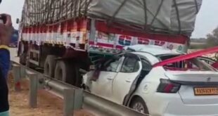 ಲಾರಿಗೆ ಡಿಕ್ಕಿ ಹೊಡೆದ ಕಾರು: ಮೂವರು ಸಾವು