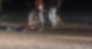 ತಾಯಿ ಜೊತೆ ಅಕ್ರಮ ಸಂಭಂಧ… ನಡು ರಸ್ತೆಯಲ್ಲಿ ಕೊಂದ ಮಗ…ಶವದ ಬೆನ್ನ ಮೇಲೆ ಕಾಲಿಟ್ಟು ಪೊಲೀಸರಿಗಾಗಿ ಕಾದ ಹಂತಕ