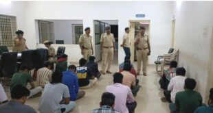 ಧಾರವಾಡ ಉಪನಗರ ಠಾಣೆ ಪೊಲೀಸರಿಂದ ಏರಿಯಾ ಡಾಮಿನೇಷನ್… ಕಾನೂನು ಉಲ್ಲಂಘಿಸಿದ ಯುವಕರಿಗೆ ದಂಡಾಸ್ತ್ರ ಜತೆಗೆ ಖಡಕ್ ವಾರ್ನಿಂಗ್.