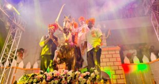 ಕೊಂಡಸಕೊಪ್ಪದಲ್ಲಿ ಸಂಭ್ರಮವೋ ಸಂಭ್ರಮ: ಲಕ್ಷ್ಮೀ ಹೆಬ್ಬಾಳಕರ್ ಗೆ ಅದ್ಧೂರಿ ಸ್ವಾಗತದ ನಡುವೆ ಶಿವಾಜಿ ಮಹಾರಾಜರ ಮೂರ್ತಿ ಲೋಕಾರ್ಪಣೆ