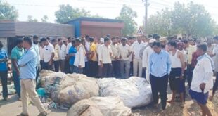 ಹೊಲಗಳಲ್ಲಿ ಕಳ್ಳತನ ನಿಯಂತ್ರಣಕ್ಕೆ ಒತ್ತಾಯಿಸಿ ಸಾರ್ವಜನಿಕರ ಪ್ರತಿಭಟನೆ