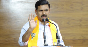 ದುಬೈನಲ್ಲಿ ಸಿಲುಕಿರುವ ಕನ್ನಡಿಗರ ಜೊತೆ ವಿಜಯೇಂದ್ರ ವಿಡಿಯೋ ಕಾಲ್