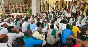 ಕಬ್ಬಿನ ಬಿಲ್ ಬಾಕಿಗಾಗಿ ಎಸ್.ನಿಜಲಿಂಗಪ್ಪ ಸಕ್ಕರೆ ಸಂಸ್ಥೆ ಎದುರು ರೈತ ಪ್ರತಿಭಟನೆ