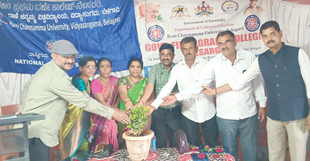 ವಿದ್ಯಾರ್ಥಿಗಳು ಸೇವಾ ಮನೋಭಾವ ರೂಢಿಸಿಕೊಳ್ಳಿ